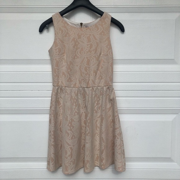 XS Off White Lace Flower Midi Dress - Picture 2 of 7